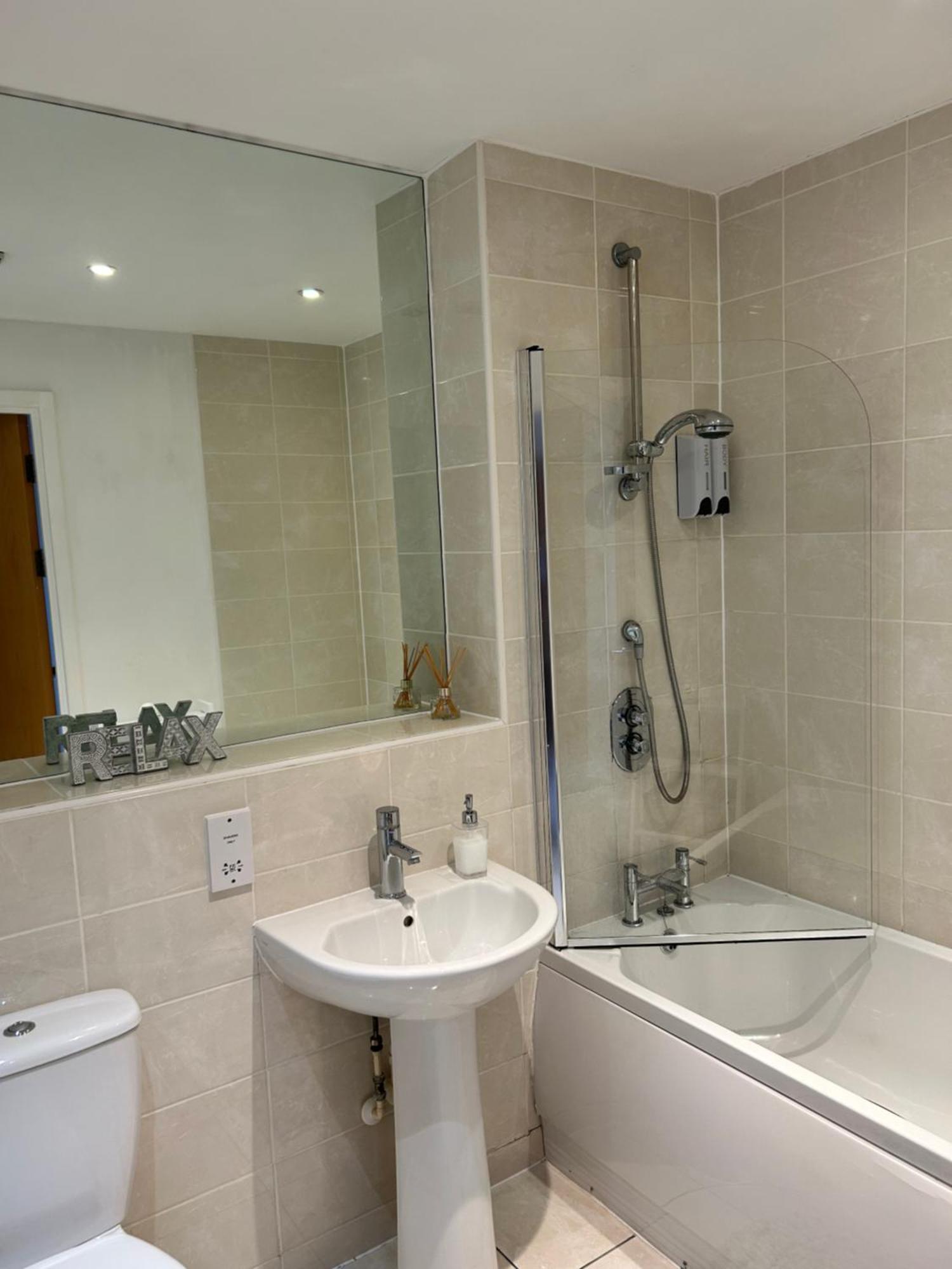 City Centre Apartment. Wrexham Exterior foto